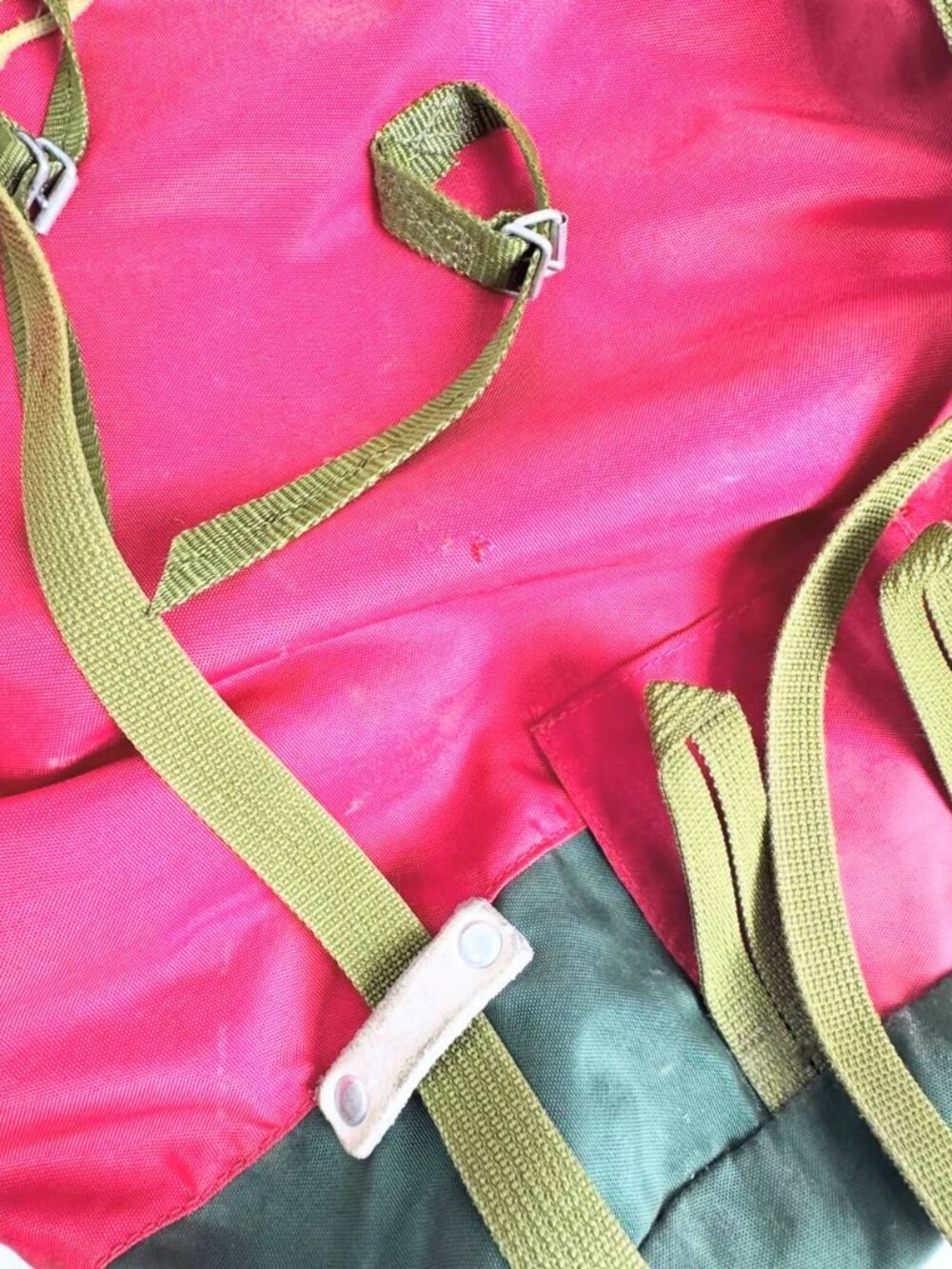 Vintage Red Hiking Backpack - Picture 4 of 9